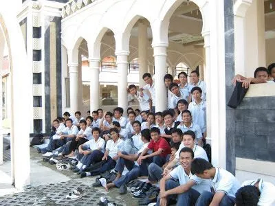 21 Pengalaman Ini Pasti Sudah Dilalui Oleh Cowok yang Rajin Shalat Jum'at 31