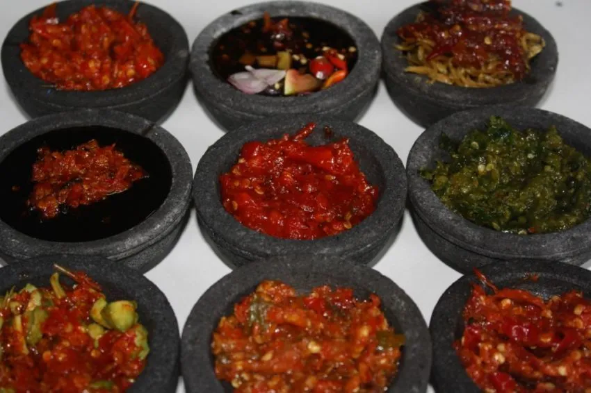 Asam-Manis Hidup Orang Indonesia yang Nggak Bisa Makan Pedas 25