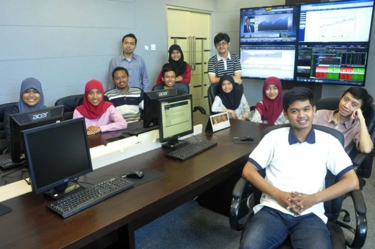 Alasan Mengapa Mahasiswa Fakultas Ekonomi Layak Jadi Pacar yang Kamu Cintai 21