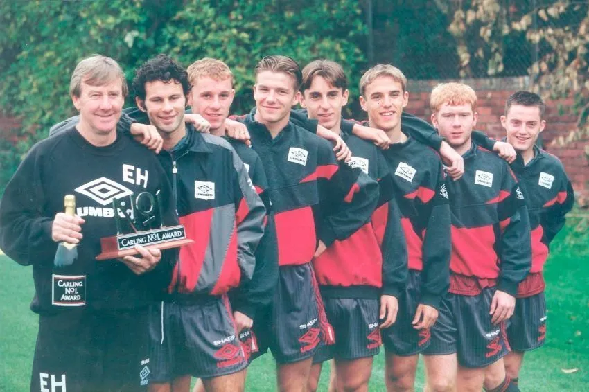 Gegap Gempita dan Getir Hidup Yang Hanya Dirasakan Fans Manchester United 50