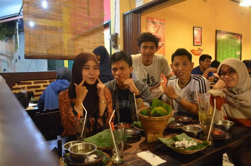 Asam-Manis Hidup Orang Indonesia yang Nggak Bisa Makan Pedas 28
