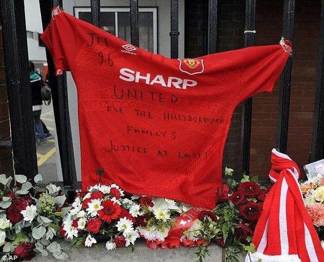 Gegap Gempita dan Getir Hidup Yang Hanya Dirasakan Fans Manchester United 85