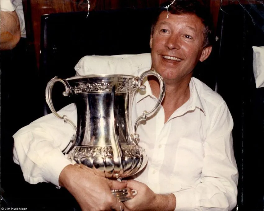 Gegap Gempita dan Getir Hidup Yang Hanya Dirasakan Fans Manchester United 47