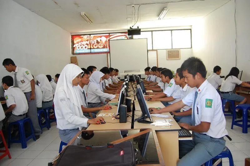 20 Pengalaman Unik dan Membanggakan yang Cuma Bisa Dicicipi Oleh Anak SMK 23