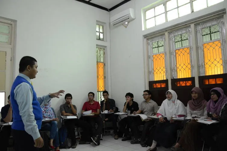 Suka Duka yang Cuma Bisa Dirasakan Oleh Pacar Karyawan Bank 39
