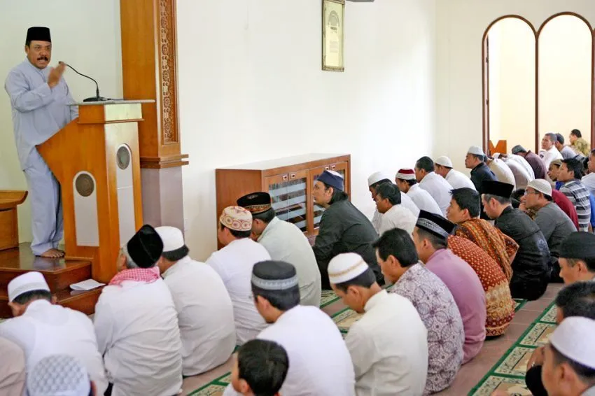 21 Pengalaman Ini Pasti Sudah Dilalui Oleh Cowok yang Rajin Shalat Jum'at 33