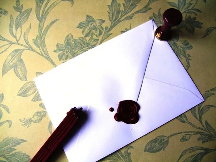 10 Alasan Kenapa Kamu Harus Mengirim Surat Cinta Sekarang Juga 12