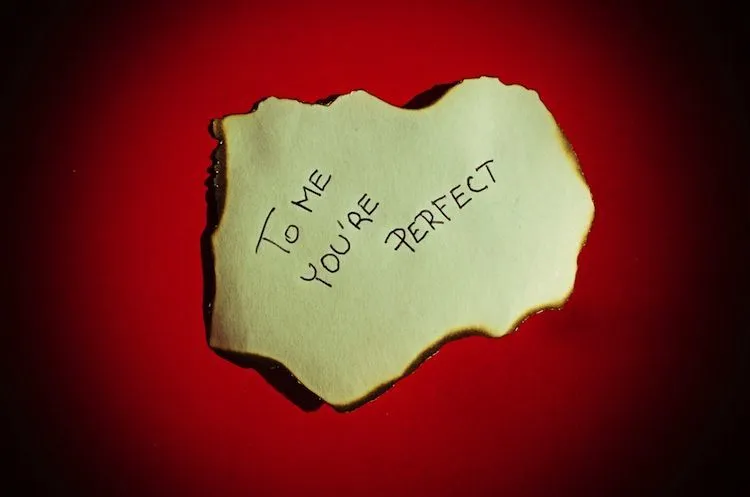 10 Alasan Kenapa Kamu Harus Mengirim Surat Cinta Sekarang Juga 15