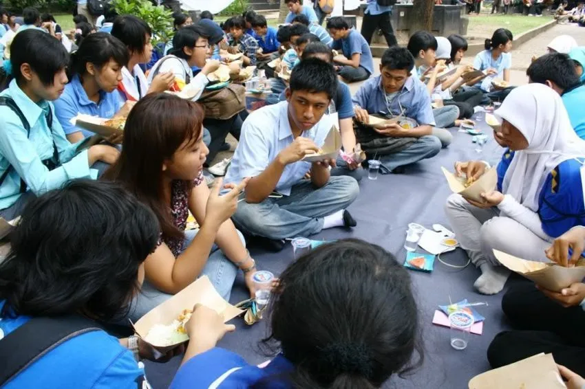 Wajib Terapkan 7 Tips Bersilat Lidah Ini, Supaya Hadirmu Selalu Disukai di Acara-acara Resmi 11