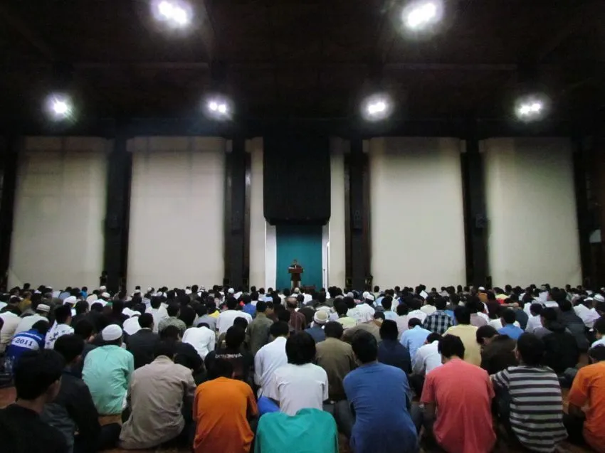 21 Pengalaman Ini Pasti Sudah Dilalui Oleh Cowok yang Rajin Shalat Jum'at 28