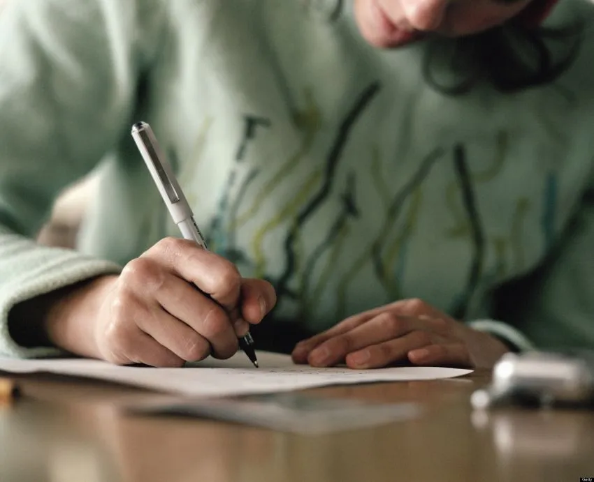 10 Alasan Kenapa Kamu Harus Mengirim Surat Cinta Sekarang Juga 14