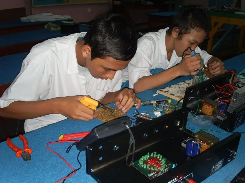 20 Pengalaman Unik dan Membanggakan yang Cuma Bisa Dicicipi Oleh Anak SMK 32