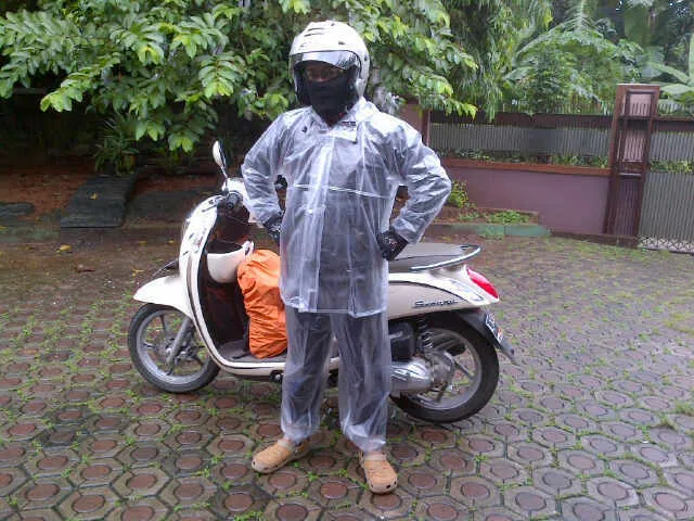 Akhirnya Musim Hujan Datang. Supaya Hari ke Depan Tetap Lancar, Pastikan 9 Barang Ini Sudah Kamu Siapkan 18