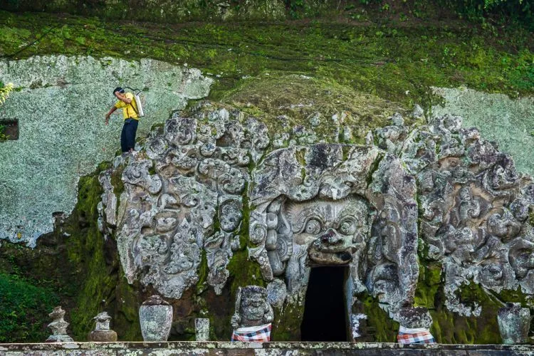 6 Destinasi Wisata Gua Paling Eksotis di Indonesia 10