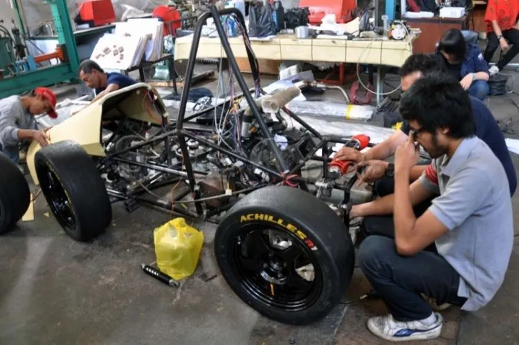 Hal-Hal yang Wajib Kamu Tahu Sebelum Memacari Mahasiswa Teknik Mesin 12