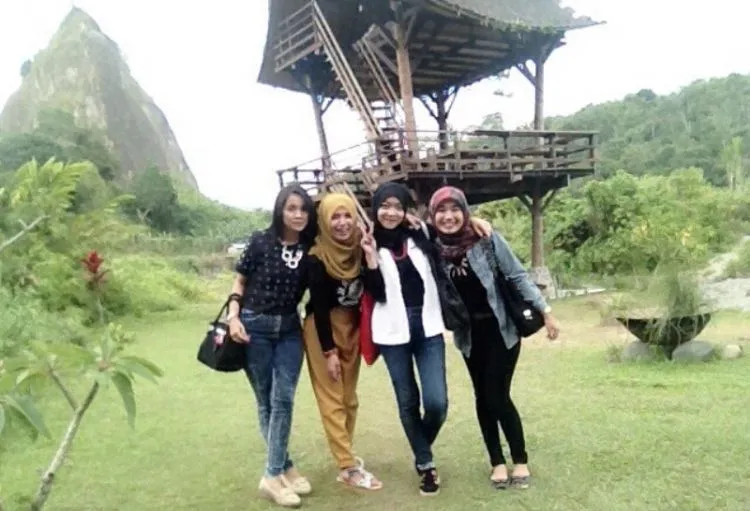Beginilah Aksi Seru Para Pembaca Hipwee Waktu Mereka Pergi Traveling! 49