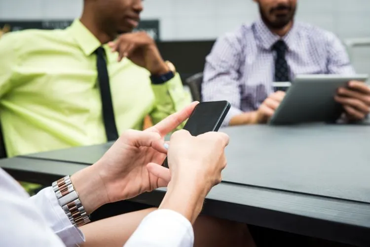 Kelakuan-Kelakuan Nyeleneh yang Bikin Kamu Dijauhi Teman Kantor 9