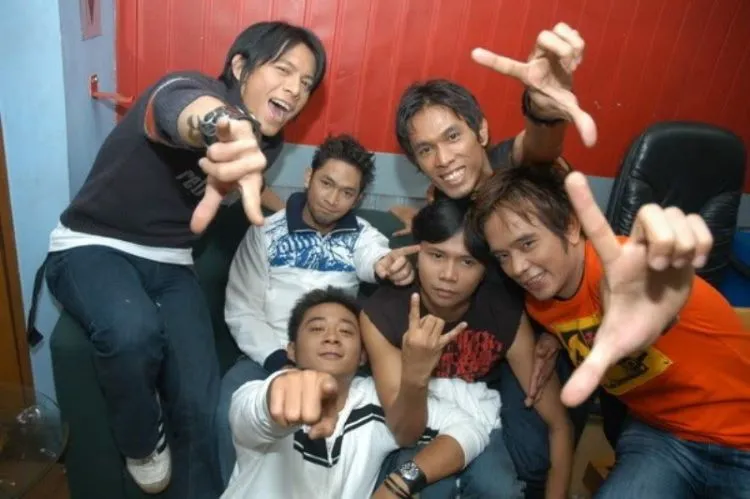 25+ Lagu Pop Indonesia Lama untuk Nostalgia 36 lagu pop indonesia lama