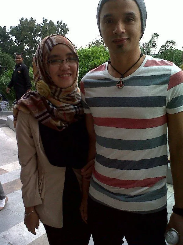 Begini Nih Kalau Pembaca Hipwee Diminta Pamer Foto Mereka Bareng Artis! 30
