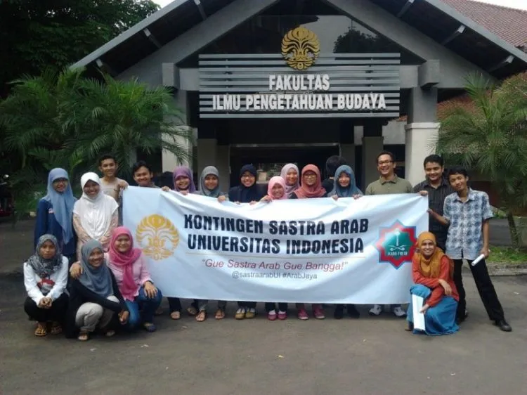 Alasan Kenapa Mahasiswa Jurusan Sastra Bisa Jadi Pacar yang Istimewa 17