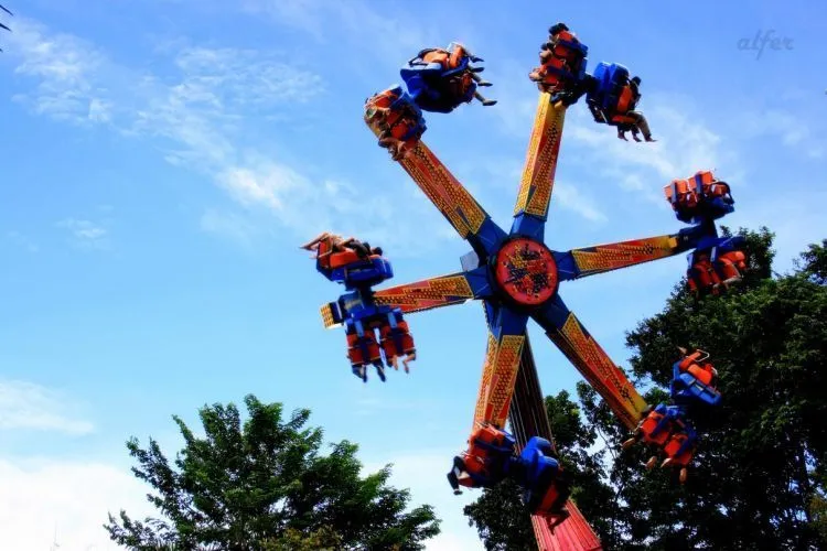 10 Taman Rekreasi di Indonesia yang Nggak Kalah Keren dari Disneyland 20