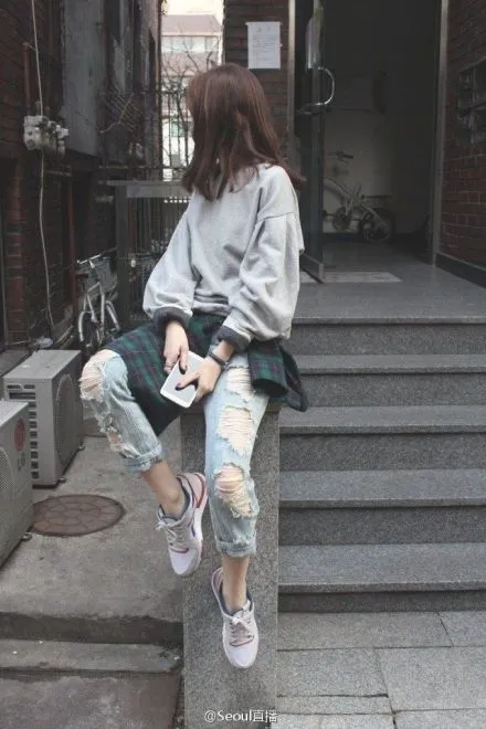 Normcore: Cara Tampil Gaya Dengan Celana Training atau Kaos Panitia 11