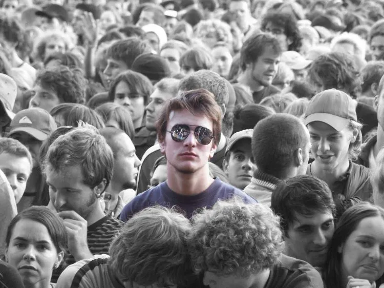 10 Hal yang Harus Kamu Ingat Ketika Mencintai Seorang Introvert 12