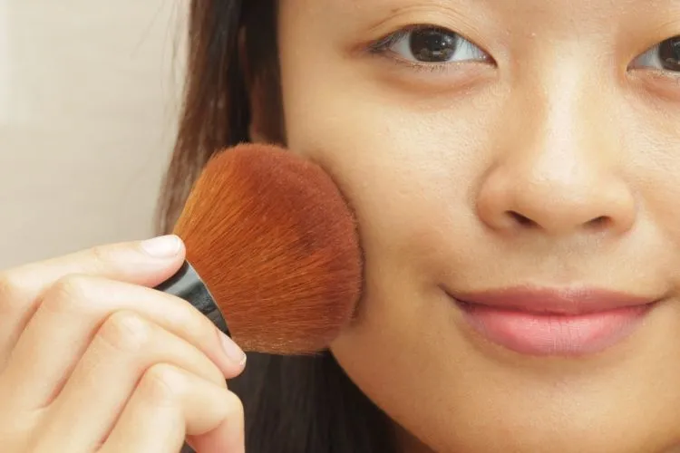 11 Langkah Makeup Simpel, Tampil Cantik Saat Kuliah 19