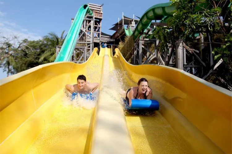10 Taman Rekreasi di Indonesia yang Nggak Kalah Keren dari Disneyland 12