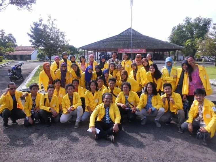 Alasan Kenapa Mahasiswa Jurusan Sastra Bisa Jadi Pacar yang Istimewa 15
