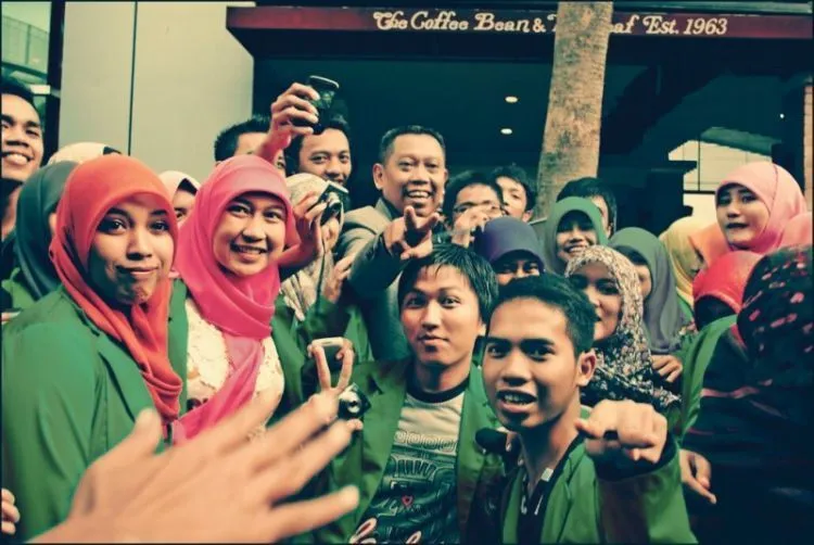 Ini Nih, Jilid II dari Foto-Foto Pembaca Hipwee Bareng Artis! 47