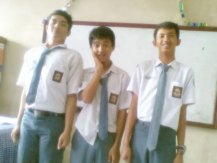 17 Hal yang Mengingatkan Betapa Cupu-nya Kita Saat SMA 19