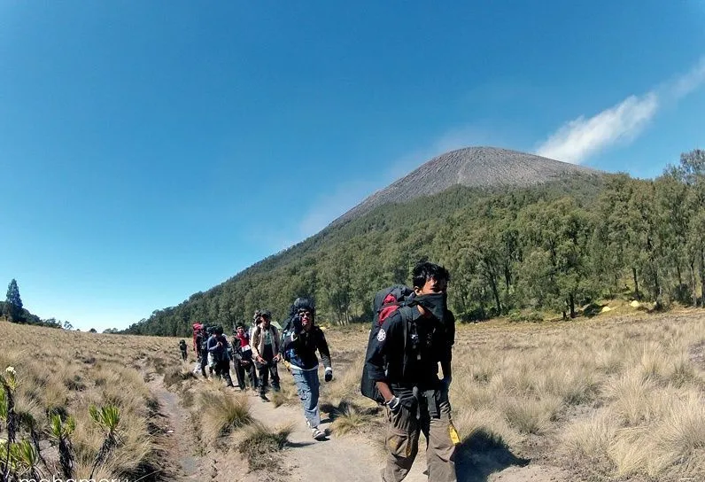 12 Hal yang Jangan Pernah Kamu Lakukan Saat Mendaki Puncak Mahameru