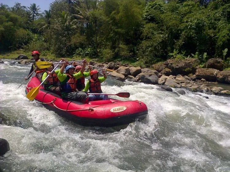 8 Lokasi Arung Jeram Paling Menantang di Indonesia 13