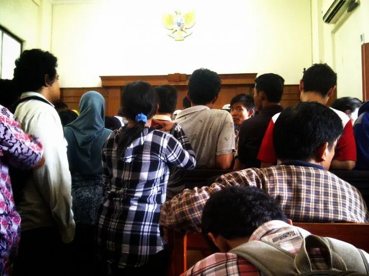 Tips Menghindari dan Menghadapi Tilangan Polisi 22