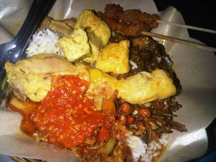 Daftar Kuliner Makanan Pedas di Kota Besar Indonesia. Nampol Banget! 21
