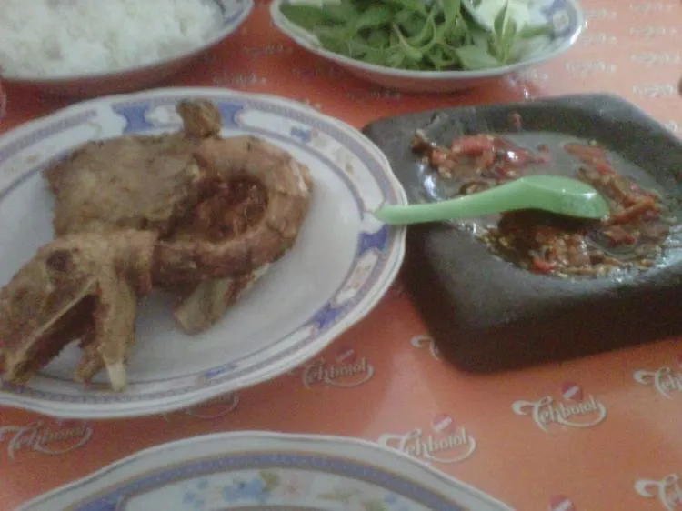 Daftar Kuliner Makanan Pedas di Kota Besar Indonesia. Nampol Banget! 16