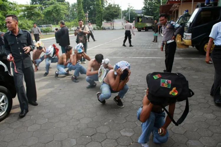 17 Hal yang Mengingatkan Betapa Cupu-nya Kita Saat SMA 32
