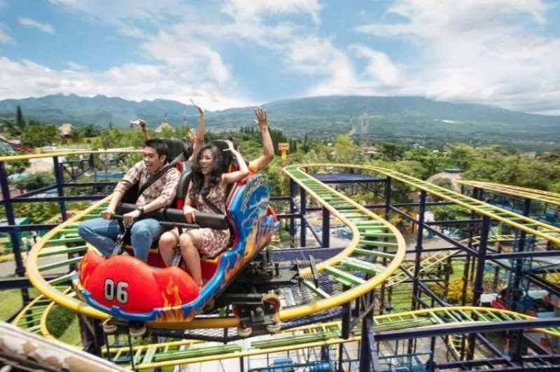 10 Taman Rekreasi di Indonesia yang Nggak Kalah Keren dari Disneyland