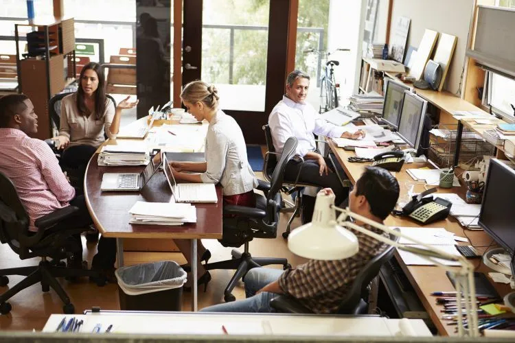 Kelakuan-Kelakuan Nyeleneh yang Bikin Kamu Dijauhi Teman Kantor 7