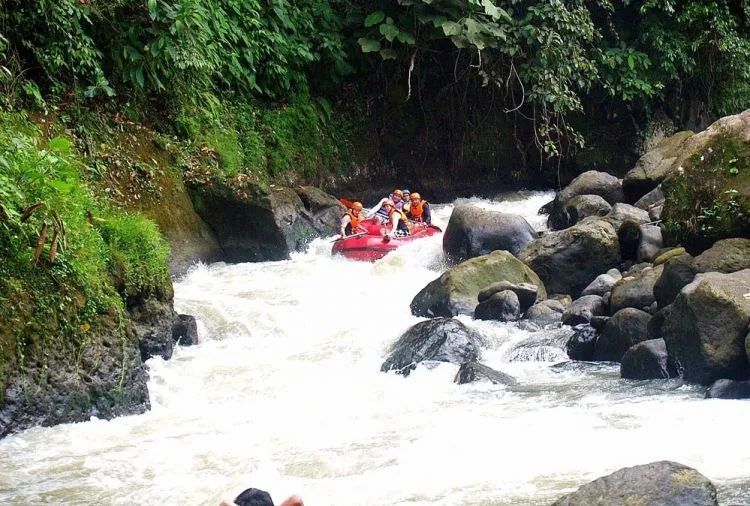 8 Lokasi Arung Jeram Paling Menantang di Indonesia 16