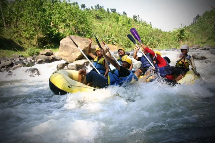 8 Lokasi Arung Jeram Paling Menantang di Indonesia 15