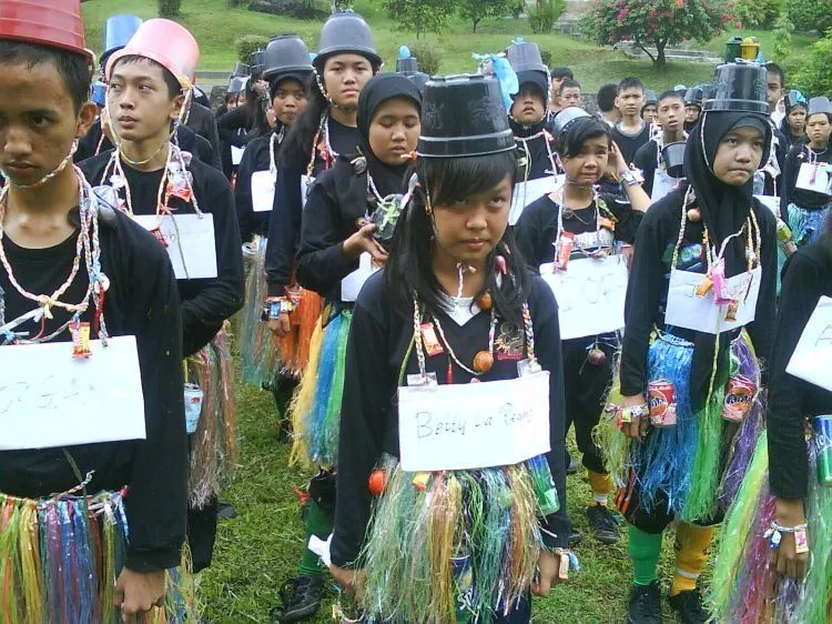 17 Hal yang Mengingatkan Betapa Cupu-nya Kita Saat SMA 18