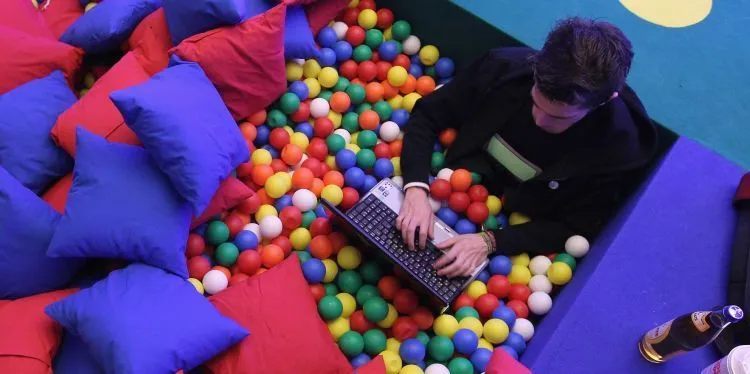 10 Hal yang Harus Kamu Ingat Ketika Mencintai Seorang Introvert 18