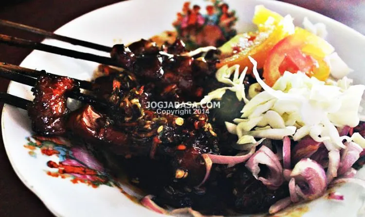 Daftar Kuliner Makanan Pedas di Kota Besar Indonesia. Nampol Banget! 22
