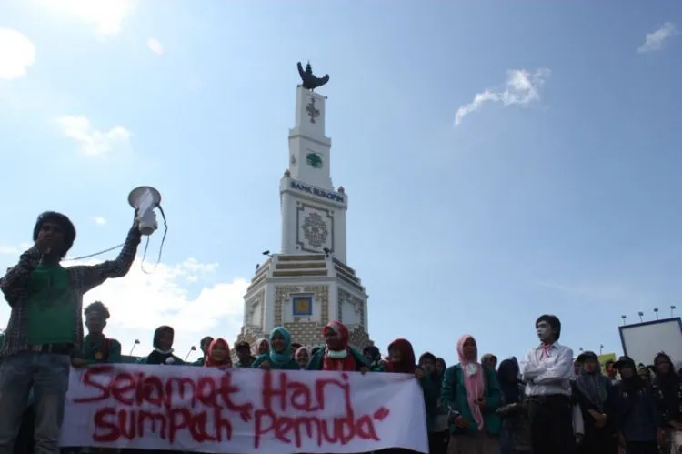 Alasan Kenapa Mahasiswa Jurusan Sastra Bisa Jadi Pacar yang Istimewa 26