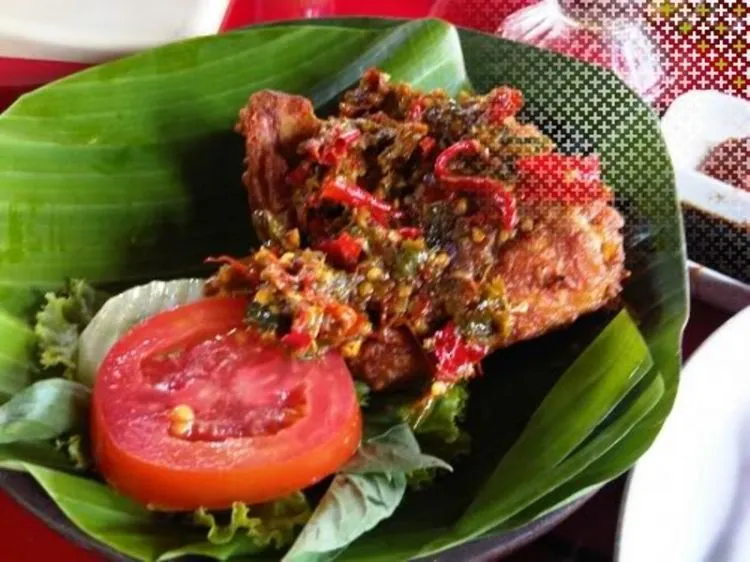 Daftar Kuliner Makanan Pedas di Kota Besar Indonesia. Nampol Banget! 15