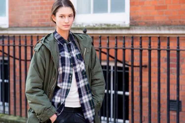 Normcore: Cara Tampil Gaya Dengan Celana Training atau Kaos Panitia 12