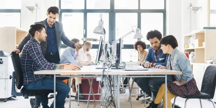 Kelakuan-Kelakuan Nyeleneh yang Bikin Kamu Dijauhi Teman Kantor 11