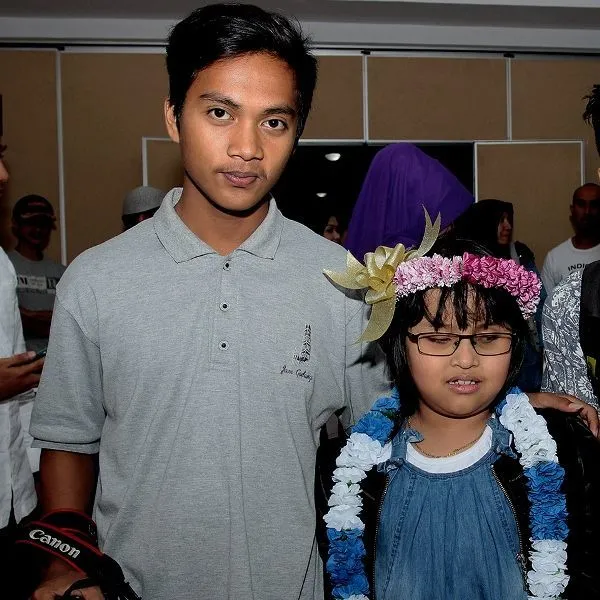 Begini Nih Kalau Pembaca Hipwee Diminta Pamer Foto Mereka Bareng Artis! 31